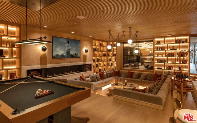 1039 Wallace, Beverly Hills CA: https://media.crmls.org/mediaz/58b372b7-4690-4952-889e-d174ebe4601c.jpg