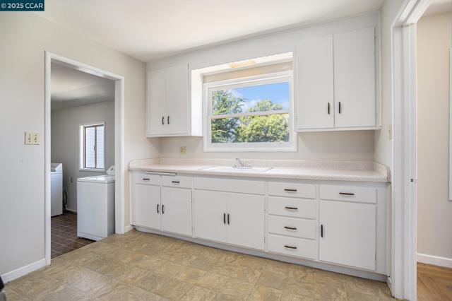 18367 Apricot Way, Castro Valley CA: https://media.crmls.org/mediaz/58b374aa-fa0c-47bf-988e-b7e154a78d45.jpg