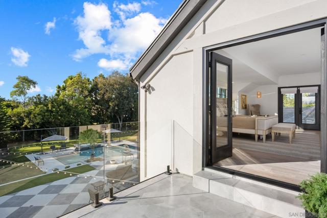 16770 Via De Los Rosales, Rancho Santa Fe CA: https://media.crmls.org/mediaz/58b37b67-34ab-4052-ae0c-f55f6f3a0730.jpg