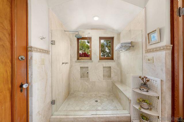 3928 La Cresta Way, Bonita CA: https://media.crmls.org/mediaz/58b388ce-92f8-4d09-8ca8-c8fb3dde1cf5.jpg