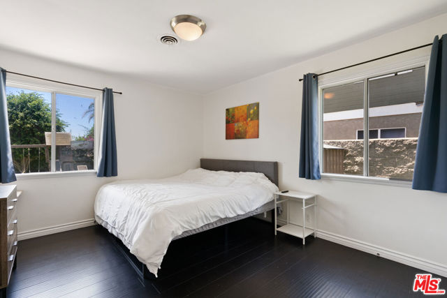 328 E Plymouth Street, Inglewood CA: https://media.crmls.org/mediaz/58b3909a-1f12-4775-aba7-fb94f15da20d.jpg