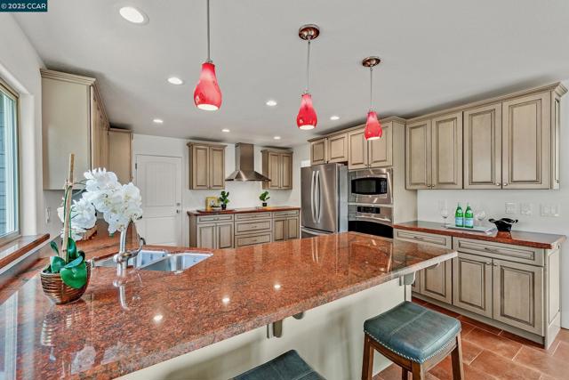 4044 Lambert Rd, El Sobrante CA: https://media.crmls.org/mediaz/58b3e397-7707-47ac-aef0-7358ffb8e8c8.jpg