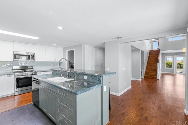 Detail Gallery Image 22 of 109 For 4169 Rhodes Way, Oceanside,  CA 92056 - 2 Beds | 2/1 Baths