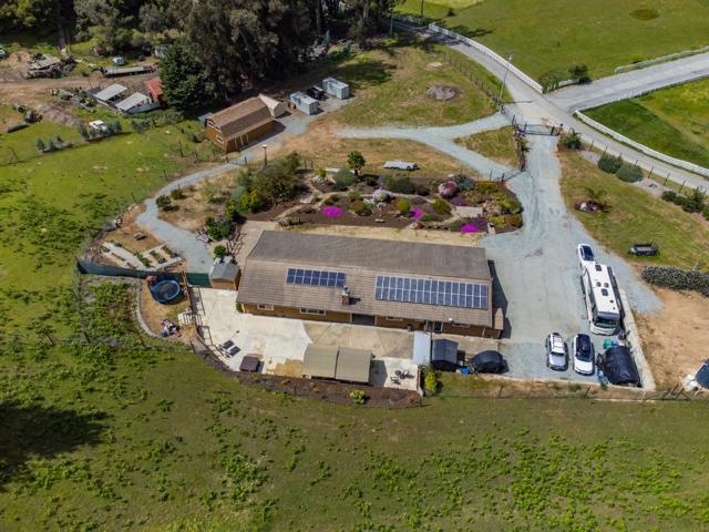 20150 Tarawild Court, Prunedale CA: https://media.crmls.org/mediaz/58b42d84-2f7b-4a97-b8de-79fcd16e2849.jpg