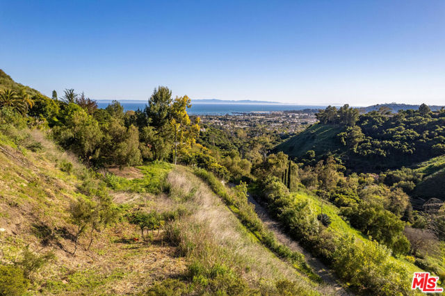 416 Ranchito Vista Road, Santa Barbara CA: https://media.crmls.org/mediaz/58b461c6-18f6-4a26-99ad-9f394055b05d.jpg