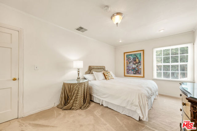1148 COLDWATER CANYON Drive, Beverly Hills CA: https://media.crmls.org/mediaz/58b4b34f-7786-493a-b834-93e330b629d8.jpg