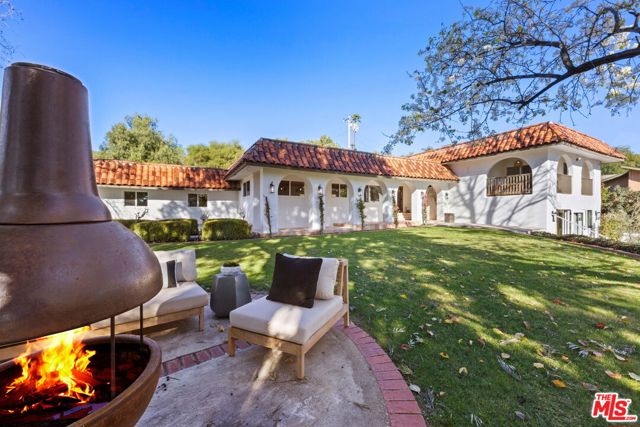 431 Montana Circle, Ojai CA: https://media.crmls.org/mediaz/58b4be37-431a-45c3-a2b9-974f33863b28.jpg