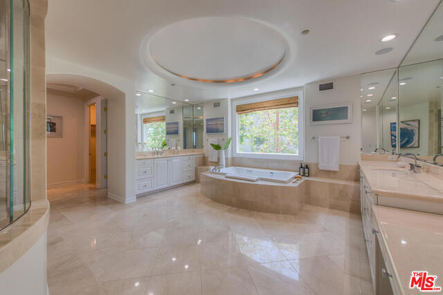 3791 WINFORD Drive, Tarzana CA: https://media.crmls.org/mediaz/58b5396c-0f92-4f27-878b-4ed3aeb2cb59.jpg