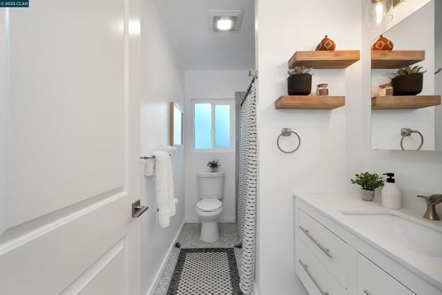 307 Ash, El Sobrante CA: https://media.crmls.org/mediaz/58b581a0-fef2-4aef-8e14-704759f1d2e5.jpg