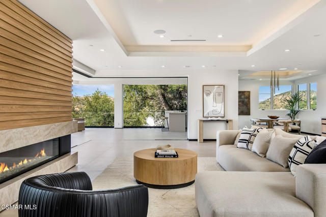 118 Giles Road, Lake Sherwood CA: https://media.crmls.org/mediaz/58b596d1-bf9d-47bb-8257-6e53081d2796.jpg