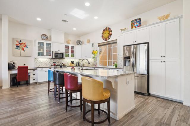 4017 Via Fragante, Palm Desert CA: https://media.crmls.org/mediaz/58b5a7e4-bb17-4efe-b0a1-05669244e93d.jpg