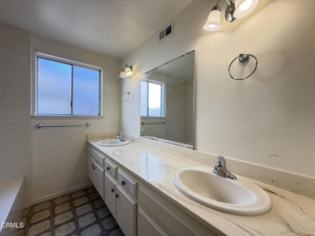 8160 Tiara Street, Ventura CA: https://media.crmls.org/mediaz/58b61288-97cd-49db-9118-6ec84631fe58.jpg