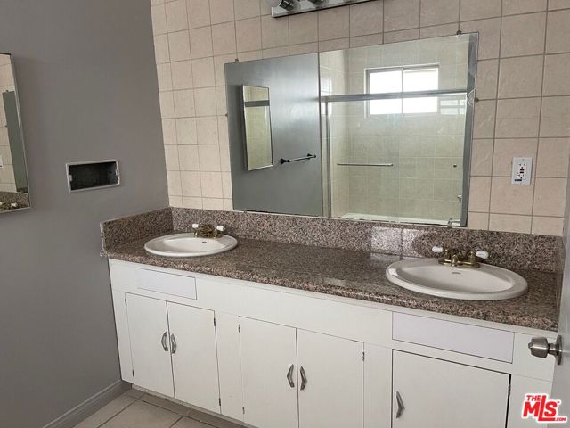 15013 Hartsook Street, Sherman Oaks CA: https://media.crmls.org/mediaz/58b636c5-af5c-456a-8fd7-b2c0a649434d.jpg