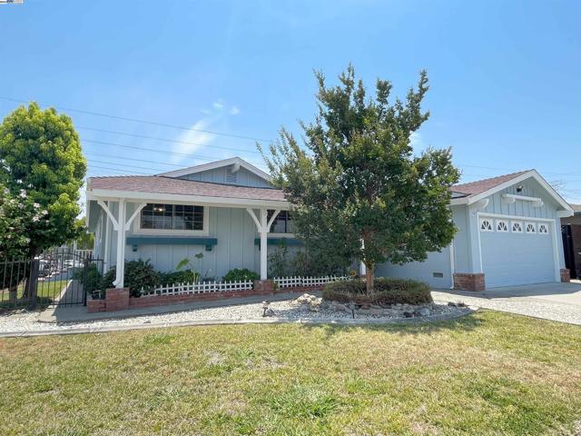 4902 Everglades Park Dr, Fremont CA: https://media.crmls.org/mediaz/58b7a86f-fe45-4160-9d61-581e9c726ce0.jpg