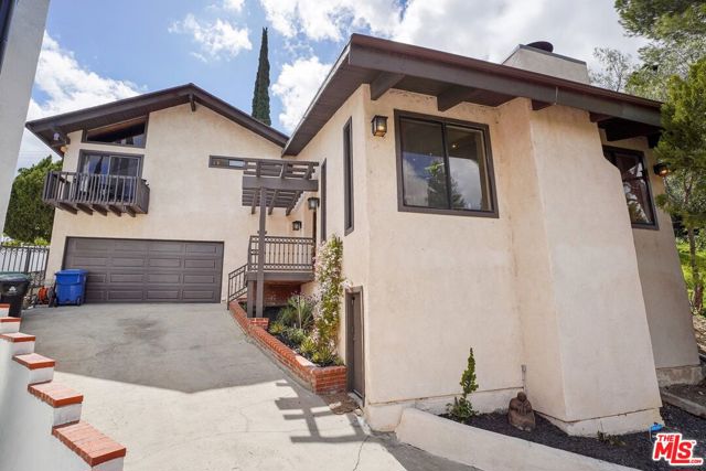 Photo of 22220 Costanso Street, Woodland Hills, CA 91364