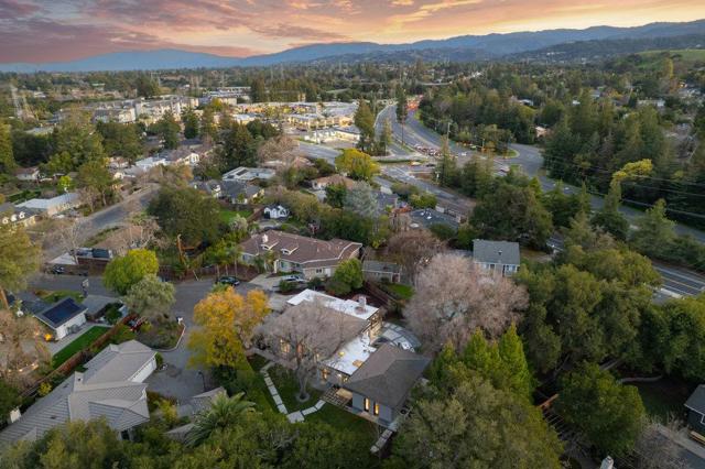 1621 El Sereno Court, Los Altos CA: https://media.crmls.org/mediaz/58b90f15-b809-4d4a-88fa-a62600e8ec1c.jpg