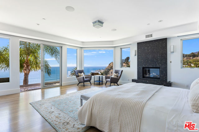 200 ARNO Way, Pacific Palisades CA: https://media.crmls.org/mediaz/58b94eac-69f4-4266-b6e1-504926dd2f20.jpg