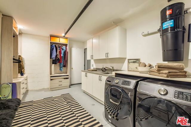 732 Huntley Drive, West Hollywood CA: https://media.crmls.org/mediaz/58b9616a-7bbe-4ca4-9b5d-350f453242f4.jpg