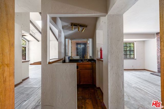 11 S Callecita, Laguna Beach CA: https://media.crmls.org/mediaz/58b96526-762d-472c-8599-1cc8e19a7a12.jpg