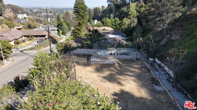 1403 Marinette Road, Pacific Palisades CA: https://media.crmls.org/mediaz/58b9a4a0-0851-4278-903d-8a58881ed2e6.jpg