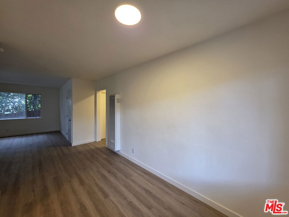 https://media.crmls.org/mediaz/58b9c4ee-f0a2-4e0c-a73e-36470ab9004b.jpg?preset=X-Large