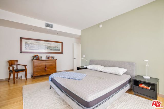 1933 Selby Avenue, Los Angeles CA: https://media.crmls.org/mediaz/58b9ef47-a555-4777-b1c6-bde91b910fec.jpg