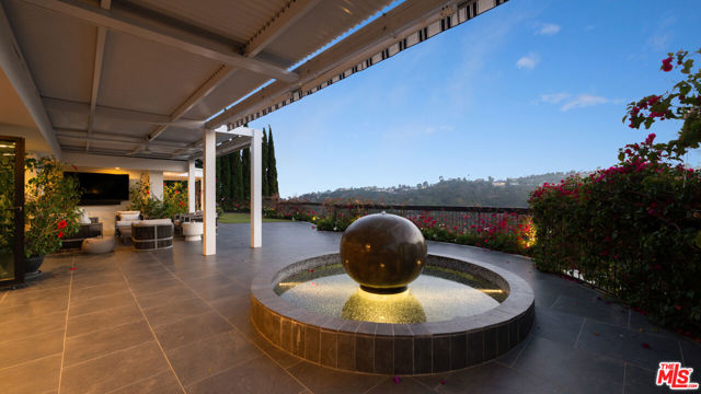 1601 Bel Air Road, Los Angeles CA: https://media.crmls.org/mediaz/58ba348c-f380-4d45-a5c5-631d1d0b5dee.jpg