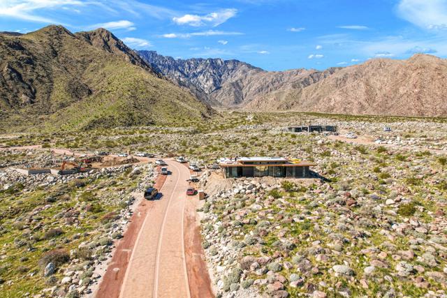 2338 City View Drive, Palm Springs CA: https://media.crmls.org/mediaz/58bb2704-4a86-4773-a27a-a4ae80fa7946.jpg