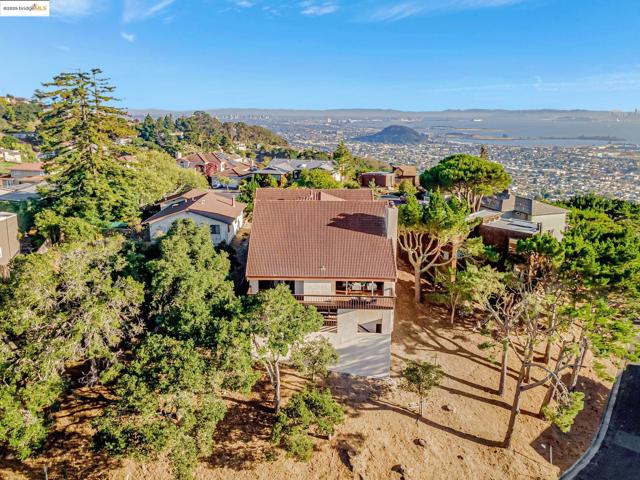 1518 MADERA CT, El Cerrito CA: https://media.crmls.org/mediaz/58bb31b0-9b53-4c3a-a308-9c523ffcee3d.jpg