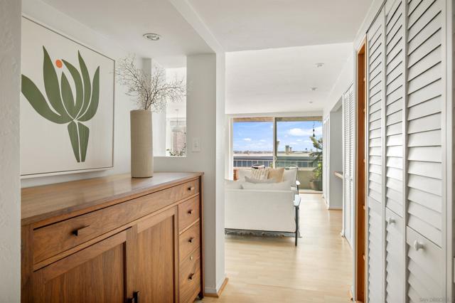 3920 Riviera Dr, Pacific Beach (San Diego) CA: https://media.crmls.org/mediaz/58bbecbb-a7aa-4946-ba6e-2578fce1918a.jpg