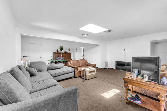 50351 Monroe Street, Indio CA: https://media.crmls.org/mediaz/58bc19f8-d4ac-449b-9220-ad66693c35cb.jpg