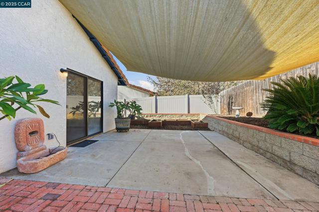 304 Lion Valley Rd, Escondido CA: https://media.crmls.org/mediaz/58bc43c0-5d75-4db2-b13d-6fd5a5f605d6.jpg