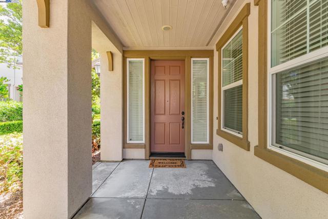 40252 Bonica Rose Terrace, Fremont CA: https://media.crmls.org/mediaz/58bc5db8-cf92-4965-a10e-376e784c38c2.jpg