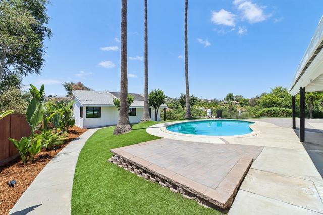 1797 99 Rabbit Hill, Fallbrook CA: https://media.crmls.org/mediaz/58bc9401-83ca-42c2-89df-ff22c54f1372.jpg