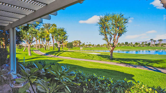 80170 Royal Birkdale Drive, Indio CA: https://media.crmls.org/mediaz/58bcabbf-34f7-4689-acb0-e6854ec5e358.jpg