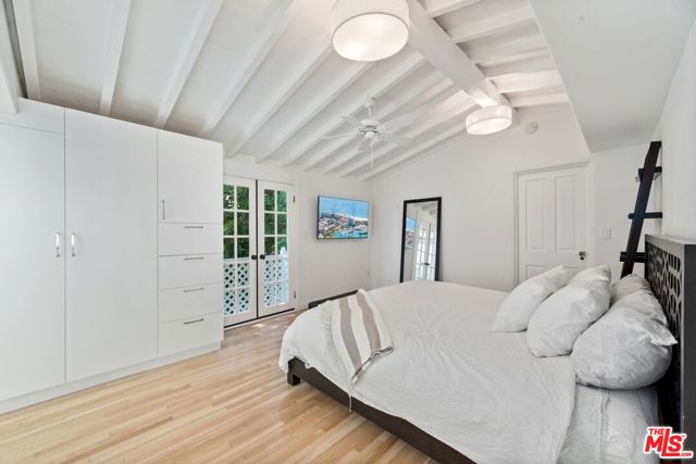 22416 Pacific Coast Highway, Malibu CA: https://media.crmls.org/mediaz/58bcd1de-ca14-458d-81fd-782d5cb2f7b3.jpg