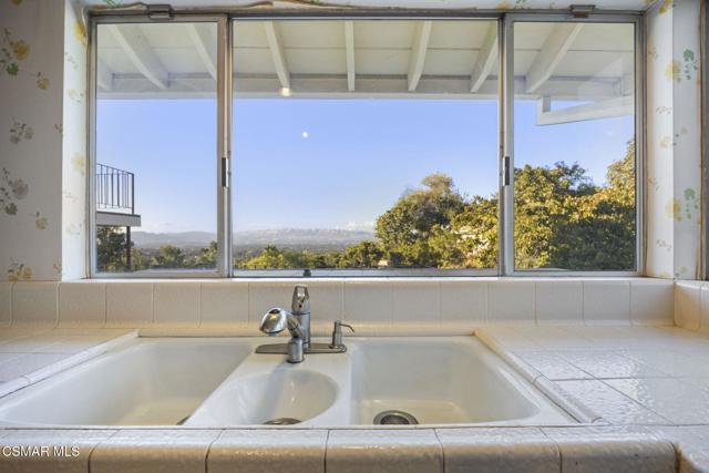 19715 Komar Drive, Tarzana CA: https://media.crmls.org/mediaz/58bcf88e-0873-46fd-8605-8c0ca09a5418.jpg