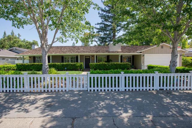1360 Elder Avenue, Menlo Park CA: https://media.crmls.org/mediaz/58be31dd-3790-4f62-af6a-be473724a5e1.jpg