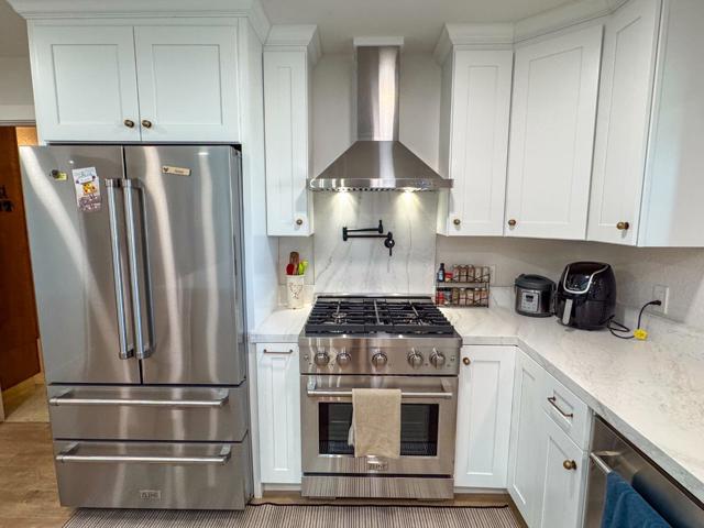 215 Rays Circle, Hollister CA: https://media.crmls.org/mediaz/58be76fc-bb9b-4a74-9eb1-4d55b9d9bb59.jpg