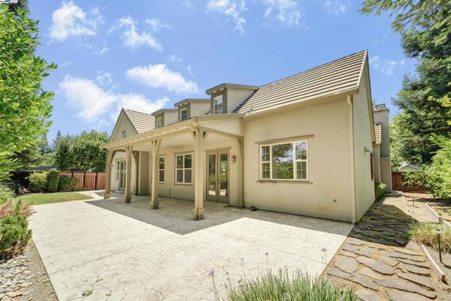 1993 Fairway Oaks Dr, Ripon CA: https://media.crmls.org/mediaz/58bee538-105b-4769-8312-5fd6fef61715.jpg