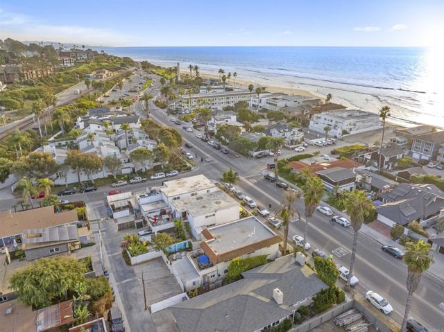 1817 19 Coast Boulevard, Del Mar CA: https://media.crmls.org/mediaz/58bf71b7-8f90-4f88-9f82-680055d1e7cb.jpg
