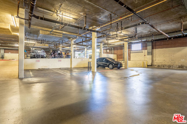 4477 Wilshire Boulevard, Los Angeles CA: https://media.crmls.org/mediaz/58bfbe8a-73c4-4baf-8064-c526ef2ed981.jpg