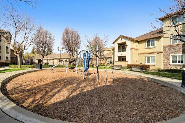 1360 Shady Lane, Turlock CA: https://media.crmls.org/mediaz/58bff523-f611-48b5-b846-01863000d541.jpg