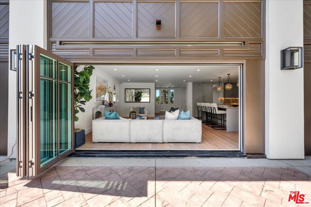 1736 Paseo Del Mar, Palos Verdes Estates CA: https://media.crmls.org/mediaz/58c00b54-ab40-42dc-bfe5-8aef9780e78b.jpg