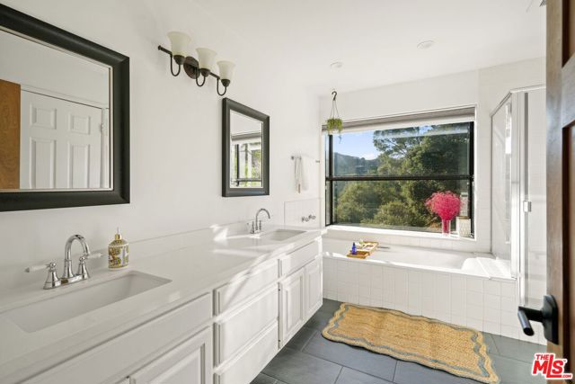 3418 Dorothy Road, Topanga CA: https://media.crmls.org/mediaz/58c07b79-0b84-4f02-b5e1-d7c281fe8484.jpg