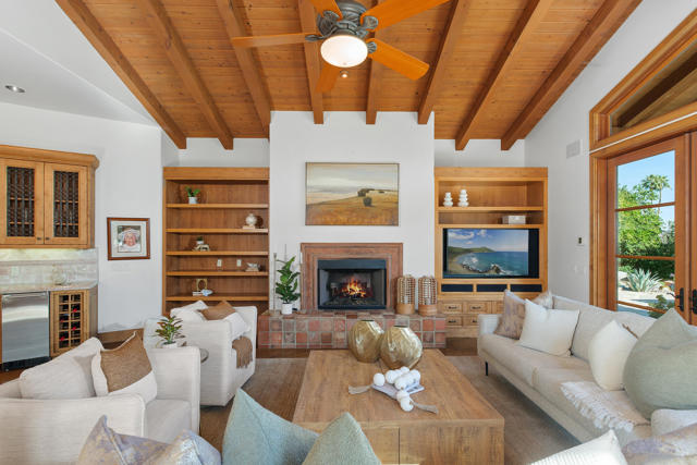 49260 Jfk Trail, Palm Desert CA: https://media.crmls.org/mediaz/58c0f714-ef87-4746-9380-6971e3fc320f.jpg