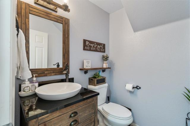 1090 Los Altos Drive, Hollister CA: https://media.crmls.org/mediaz/58c23e57-be51-4de3-9e5b-ad4a389dae25.jpg