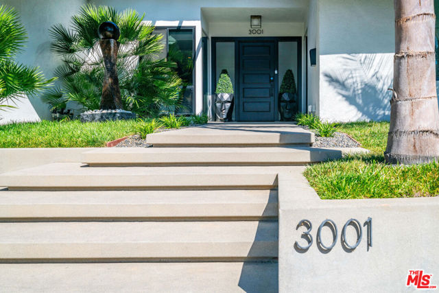 3001 Dona Nenita Place, Studio City CA: https://media.crmls.org/mediaz/58c24b16-8686-4355-be8b-eb0733ad8edc.jpg