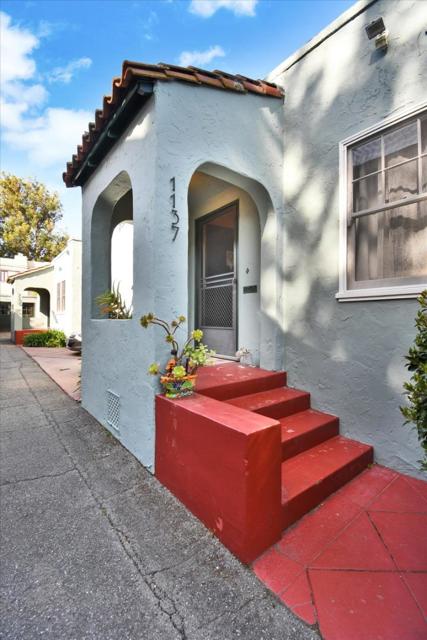 1137 Capuchino Avenue, Burlingame CA: https://media.crmls.org/mediaz/58c358eb-7b03-4806-a29f-9c11a260cb00.jpg