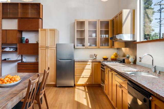 Image 8 of 32 For 2484 Martin Luther King Jr Way